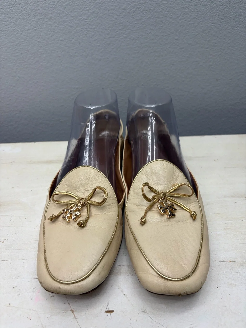 Tory Burch Beige Leather Charm Loafers Size 7